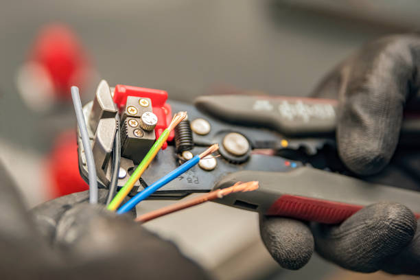 Best Electrical Contractors for Businesses  in Maple Grove, MN